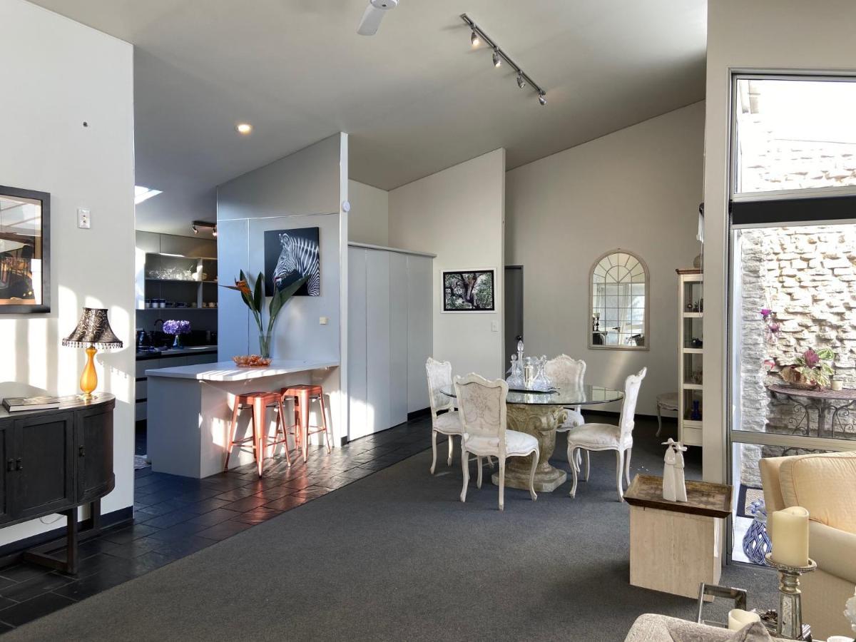Maison Blue - Chic Inner City Townhouse 纳皮尔 外观 照片