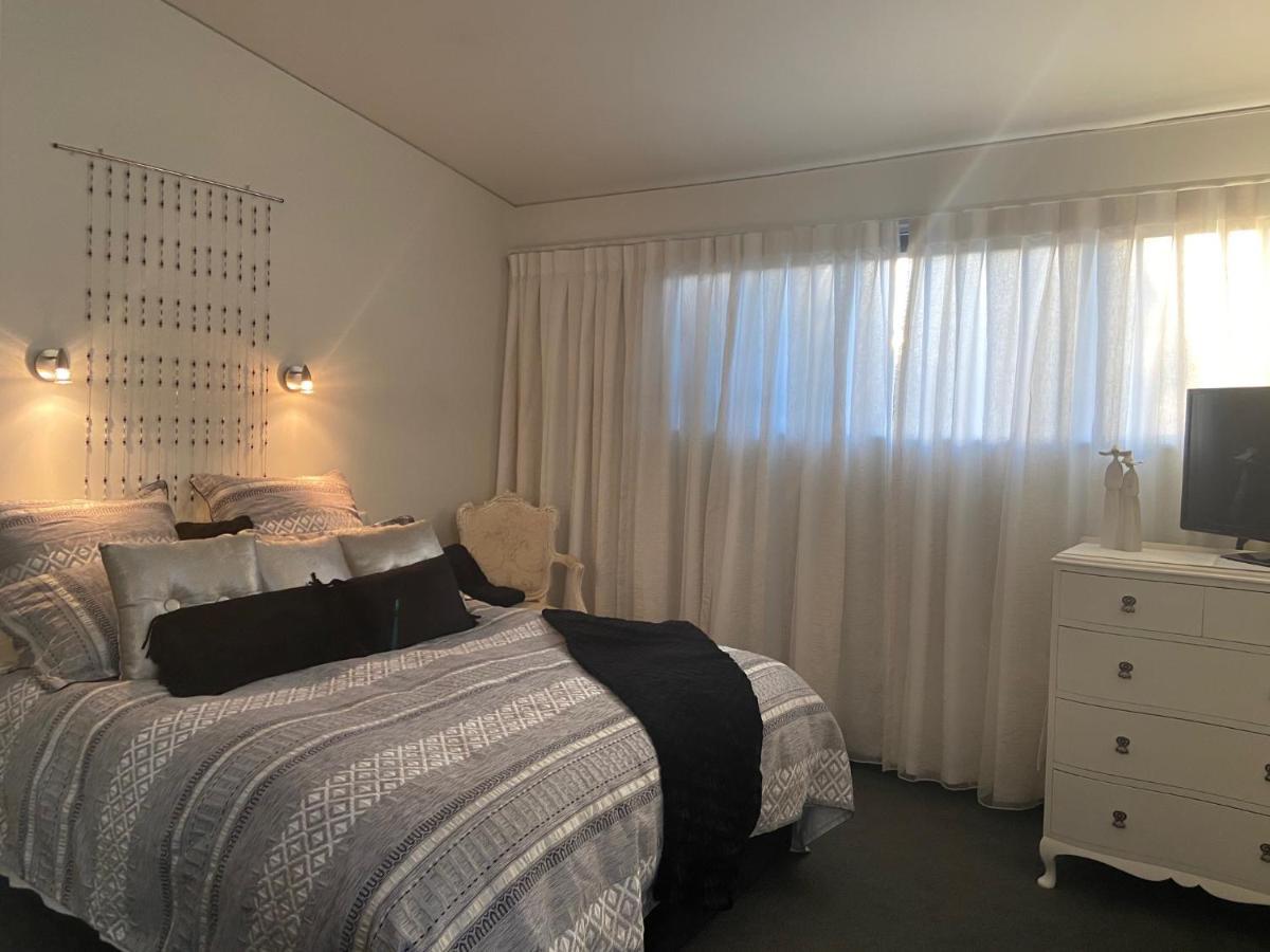 Maison Blue - Chic Inner City Townhouse 纳皮尔 外观 照片
